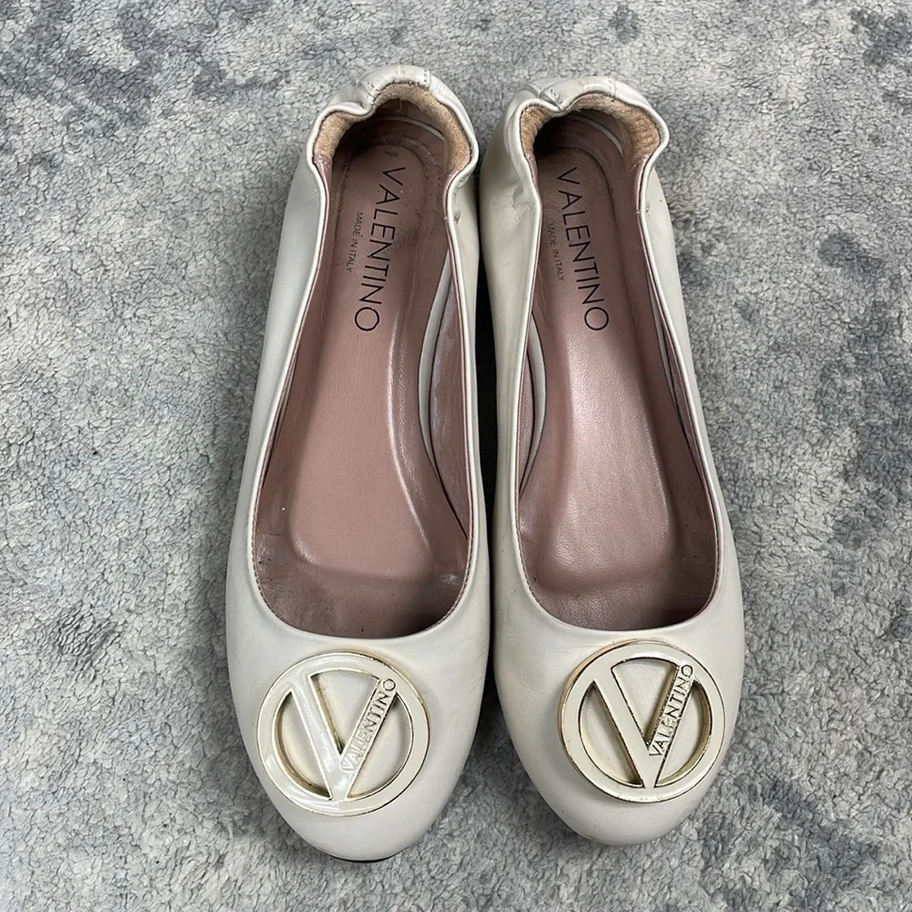 Valentino Calliope Leather Ballet Flats V Medallion Ivory Cream Sz 8 - Picture 2 of 14
